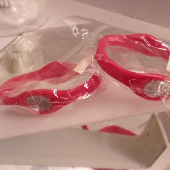 Nwts 2 med Power Balance Bracelets. K21-6 - Picture 2 of 3